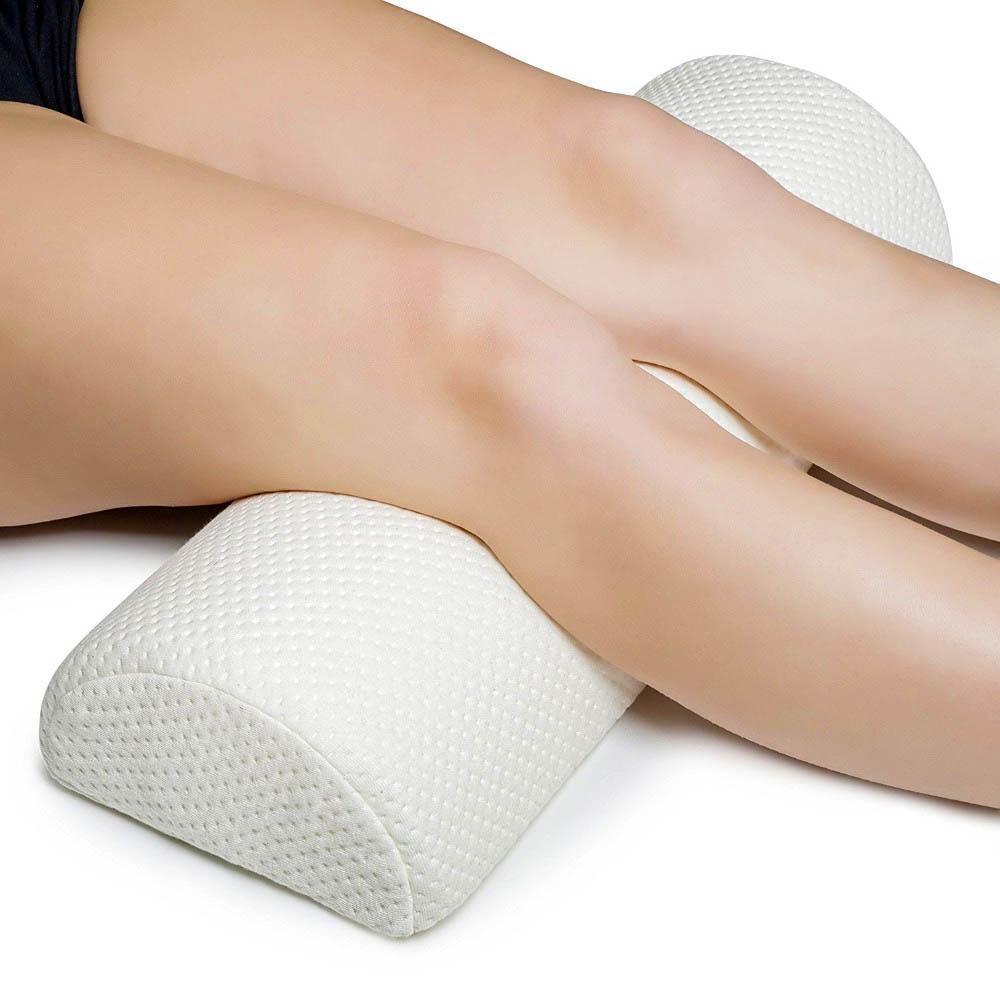 http://www.kneepillow.co.uk/cdn/shop/products/half-moon-under-leg-pillow-pillow.jpg?v=1680128169