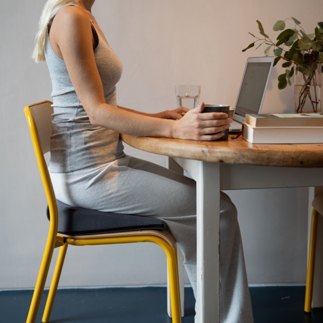 Cloud-Like Comfort: 3¾ Memory Foam Sitting Wedge for Coccyx Relief