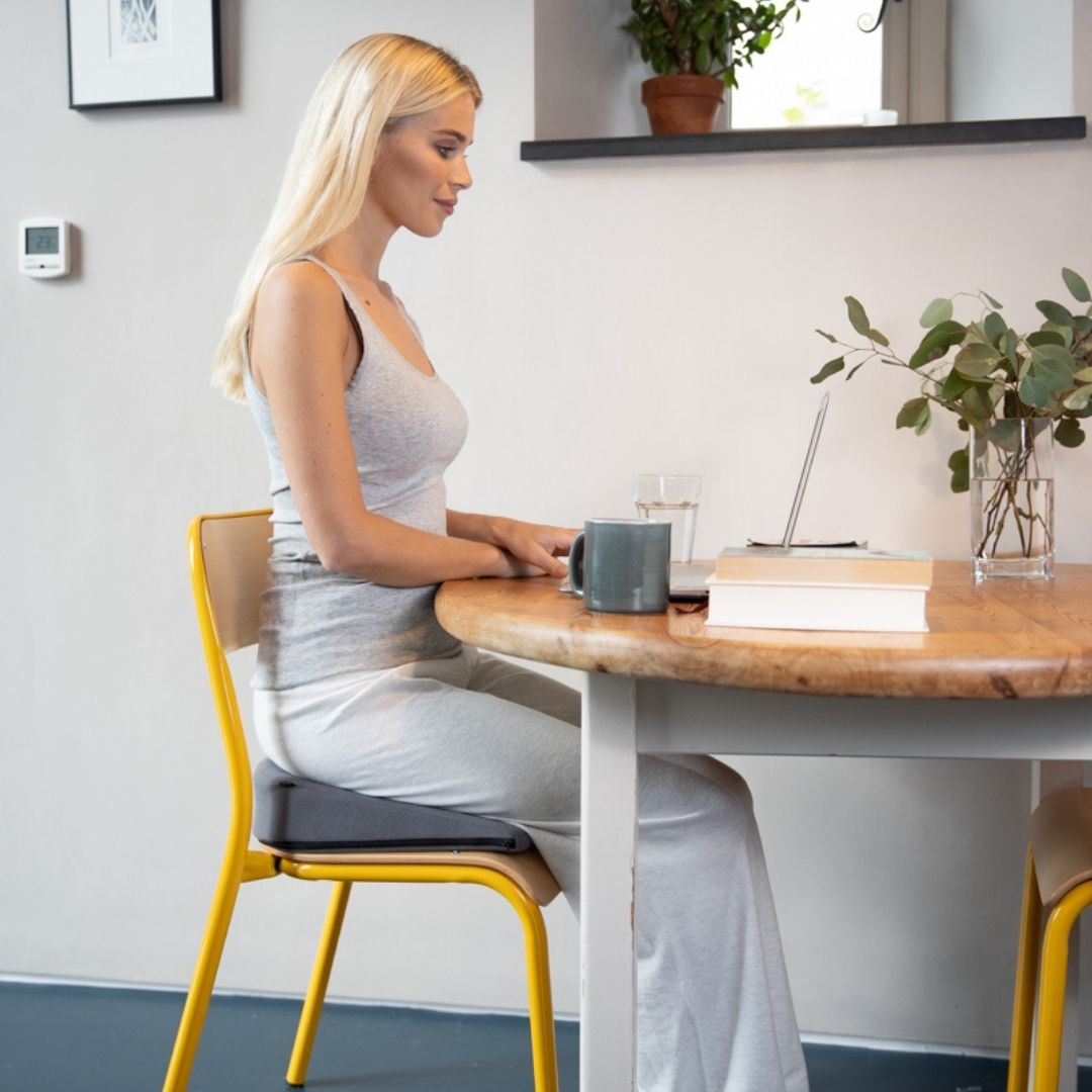 Cloud-Like Comfort: 3¾ Memory Foam Sitting Wedge for Coccyx Relief