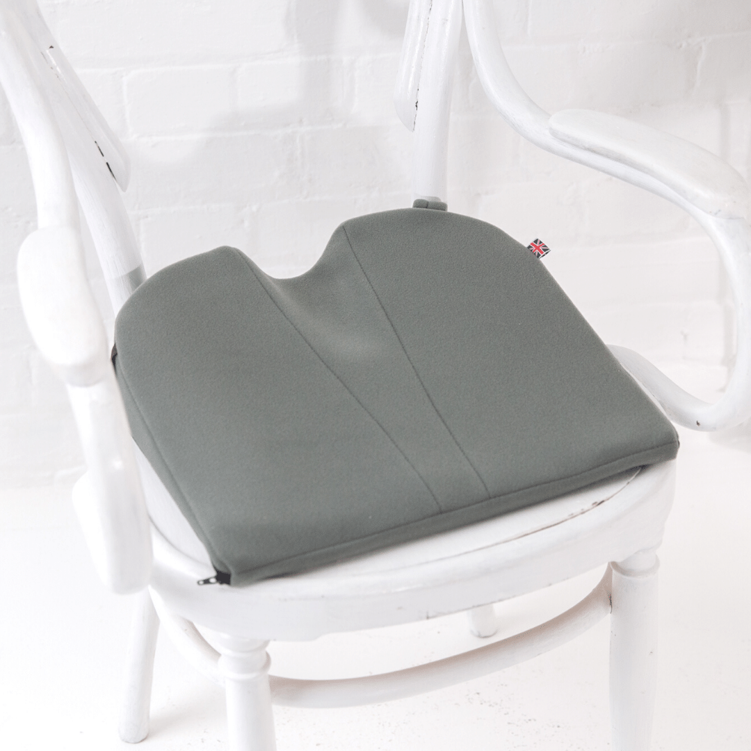 3 Deluxe Comfort Throne: 8° Angled Wedge with Tailbone Relief Notch