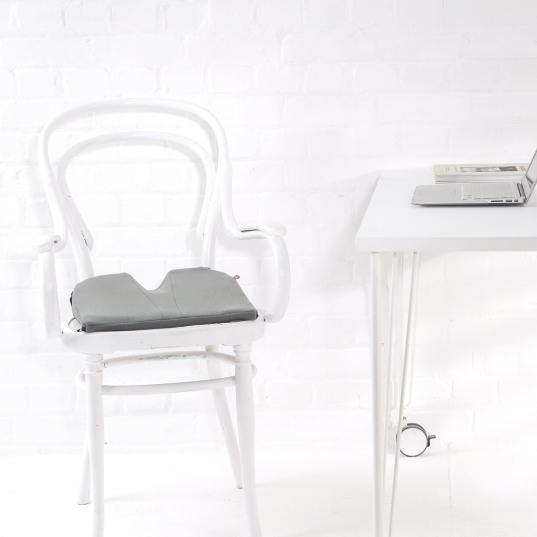 3 Deluxe Comfort Throne: 8° Angled Wedge with Tailbone Relief Notch