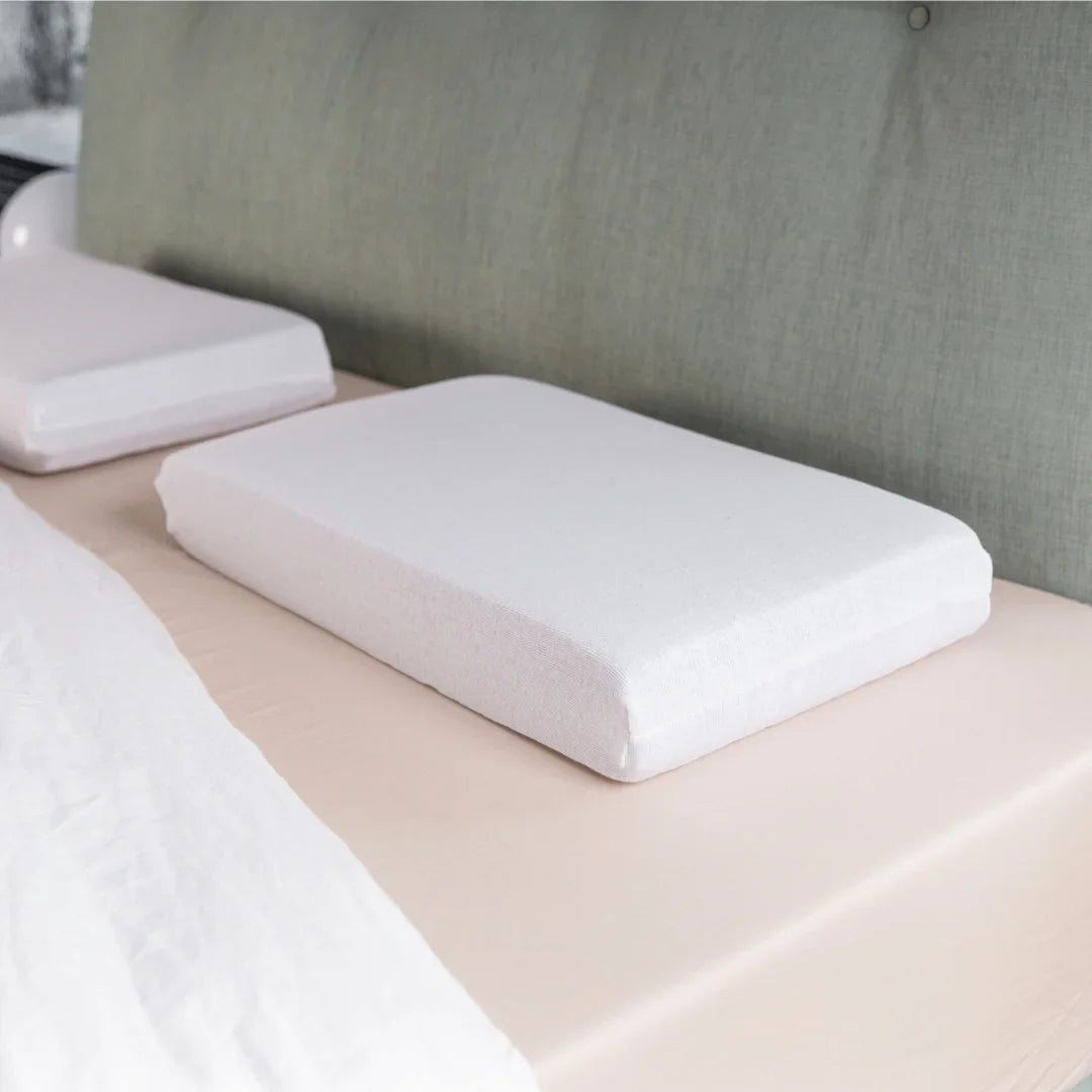 Versatile Dream Cloud: Adjustable Height Graphite Latex Pillow