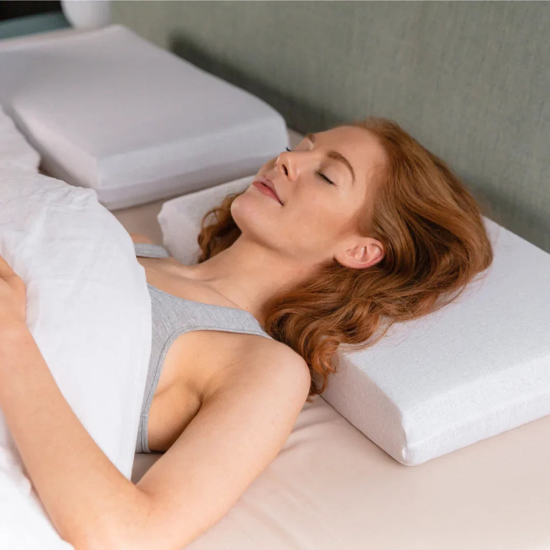 Versatile Dream Cloud: Adjustable Height Graphite Latex Pillow