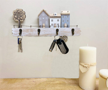 Wooden House with Four Hooks - £20.99 - 